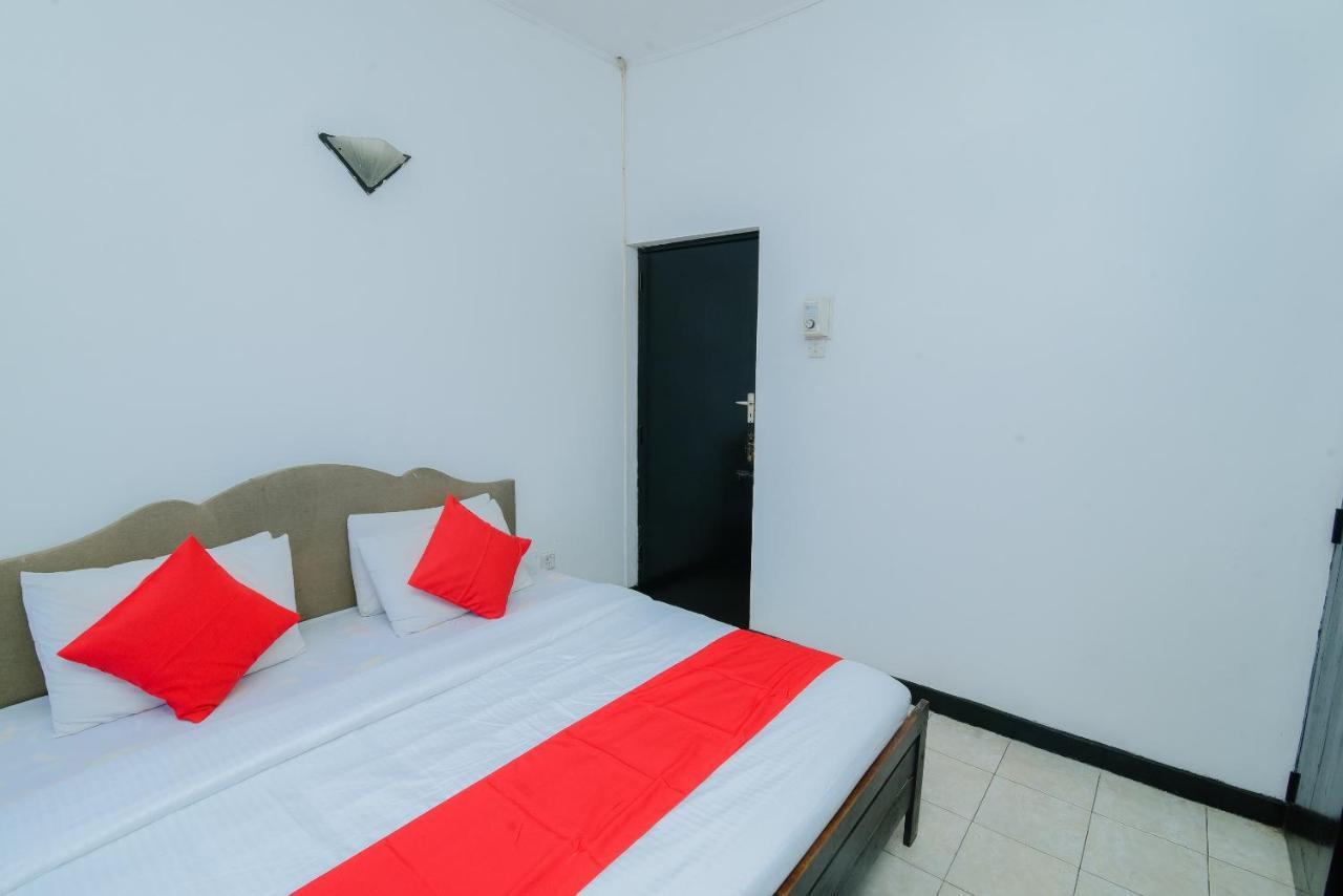 Oyo 479 Water Front Hotel Канди Экстерьер фото