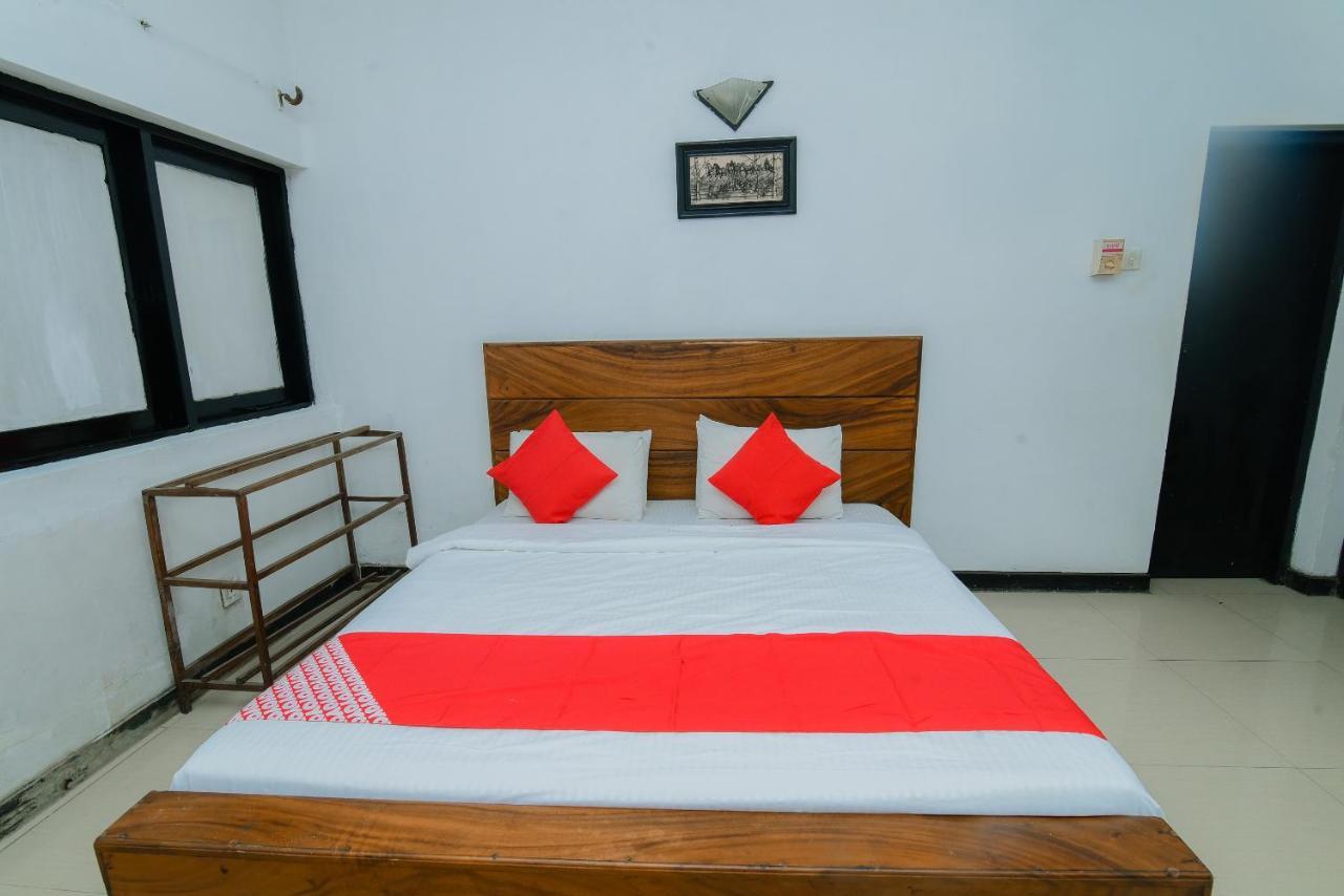 Oyo 479 Water Front Hotel Канди Экстерьер фото