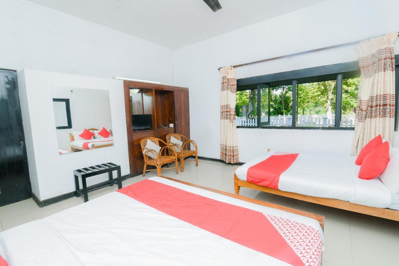 Oyo 479 Water Front Hotel Канди Экстерьер фото