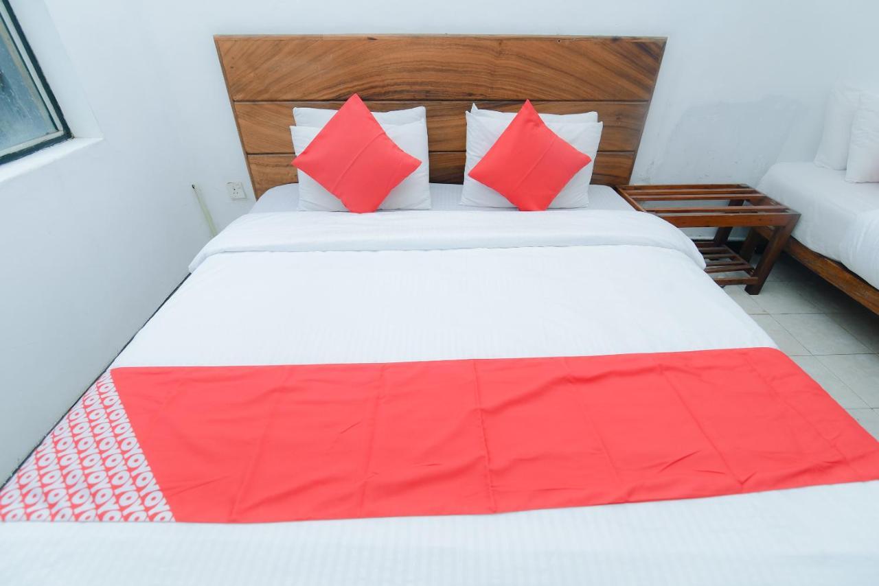 Oyo 479 Water Front Hotel Канди Экстерьер фото